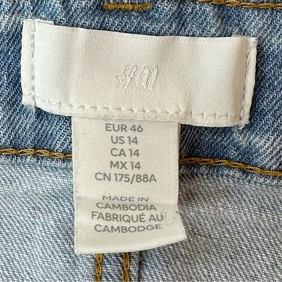 H&M Light Washed Denim High Waist Shorts Size 14 Worn Once - Picture 4 of 13